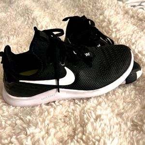 Really nice and comfortable nike shoes. Almost brand new